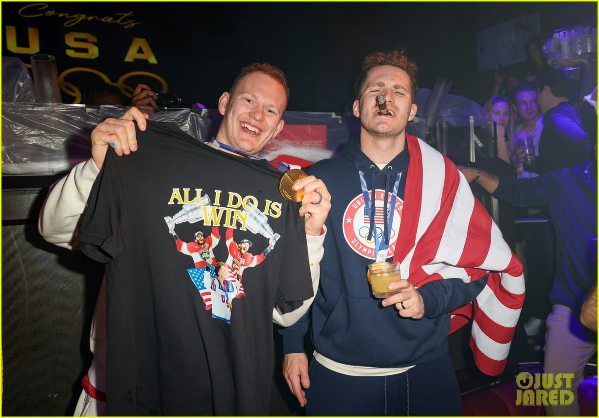 us mens hockey team celebrates in miami 0055285400