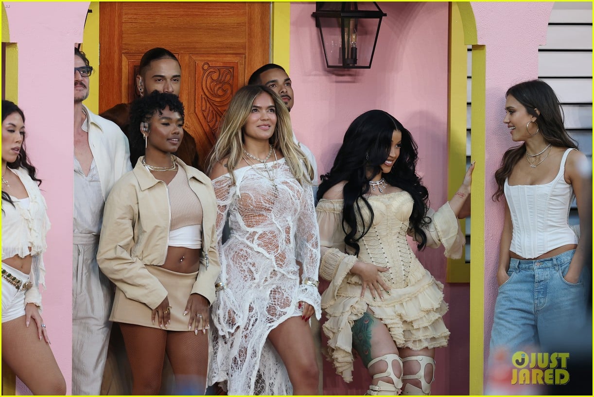 jessica alba bad bunny 35279233