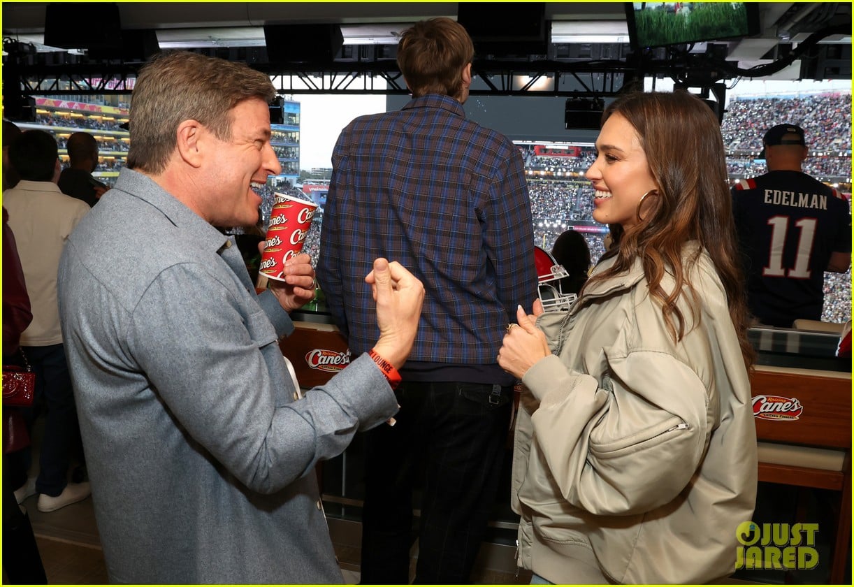 jessica alba bad bunny 45279234