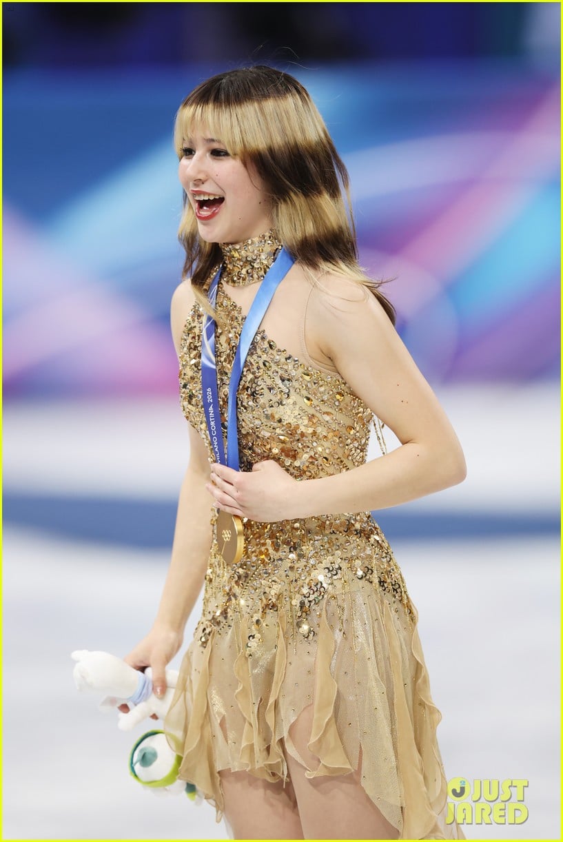 alysa liu wins gold medal olympics 015283357