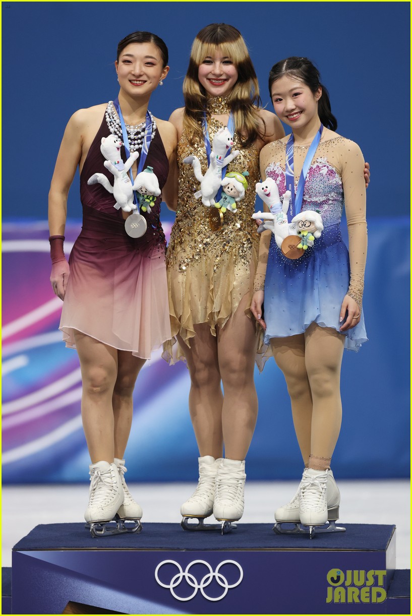 alysa liu wins gold medal olympics 025283358