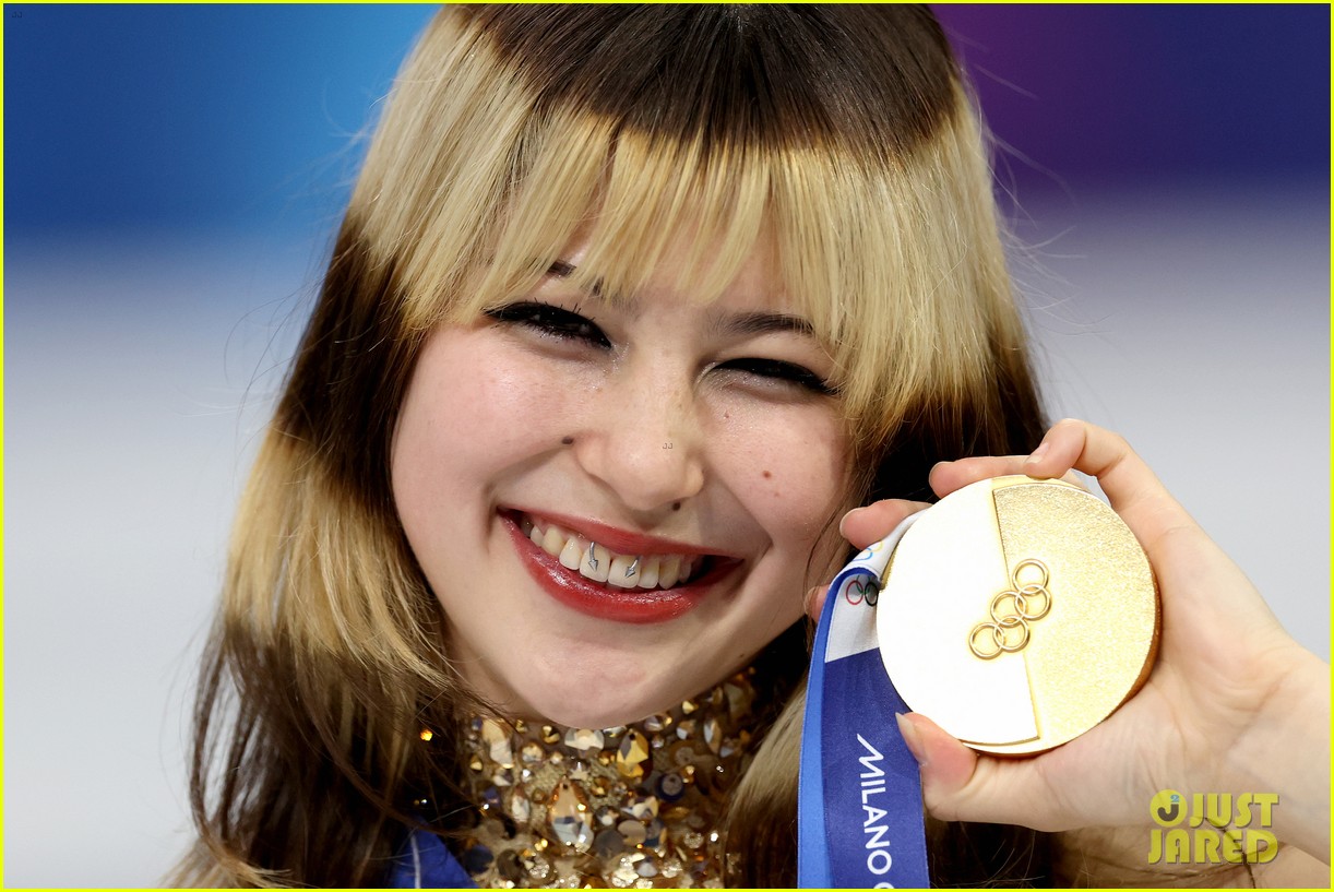 whats on alysa liu teeth 055283406