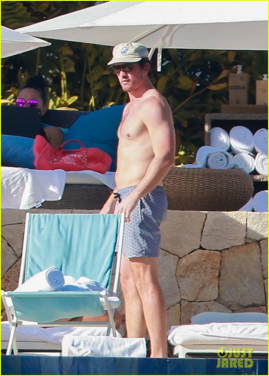 miles teller resort with wife keleigh 055284990