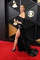 nikki glaser shows off major leg at grammys 03
