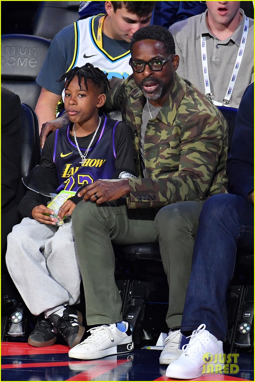 barack michelle obama join many celebs courtside at nba all star game 035282001