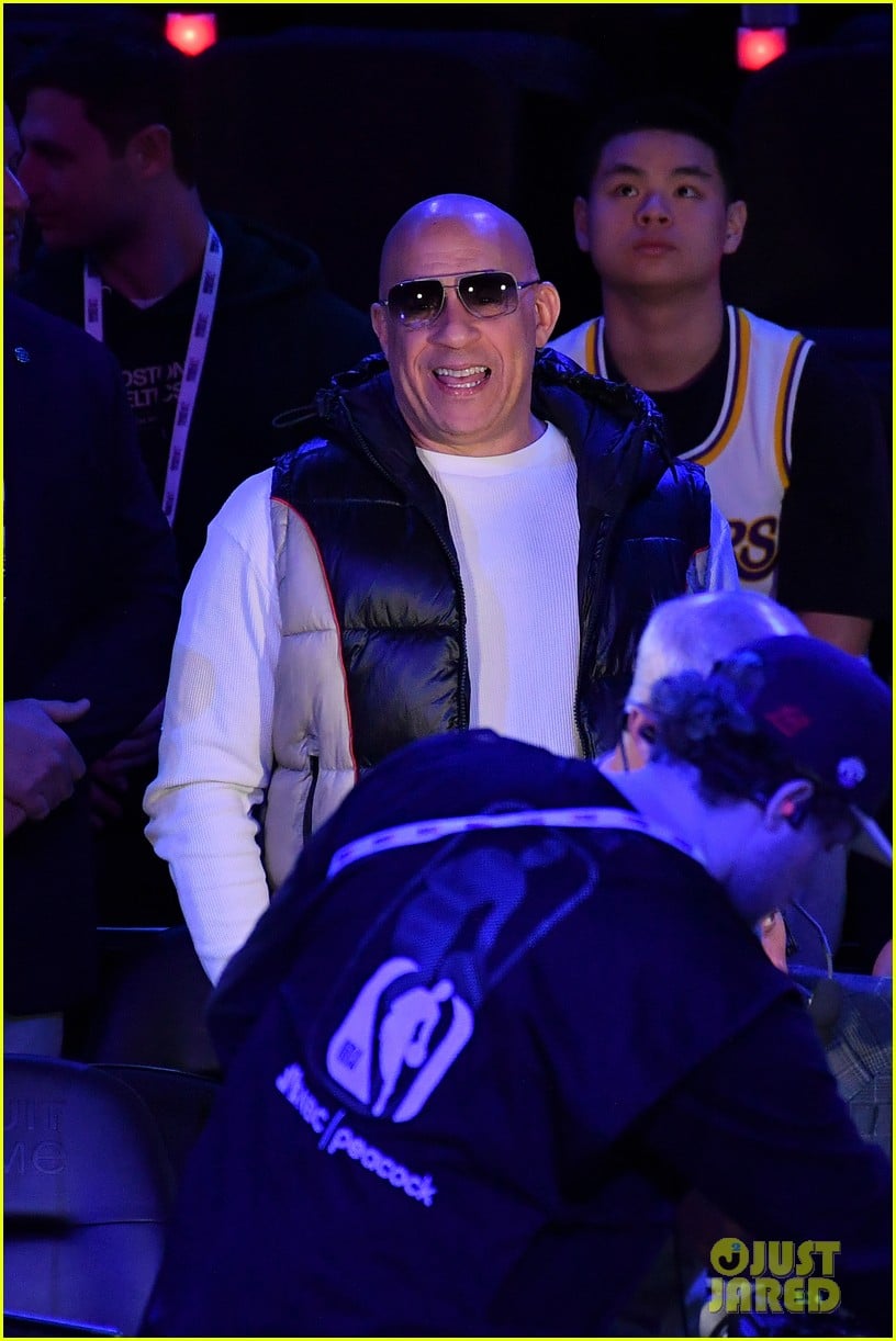 barack michelle obama join many celebs courtside at nba all star game 045282002