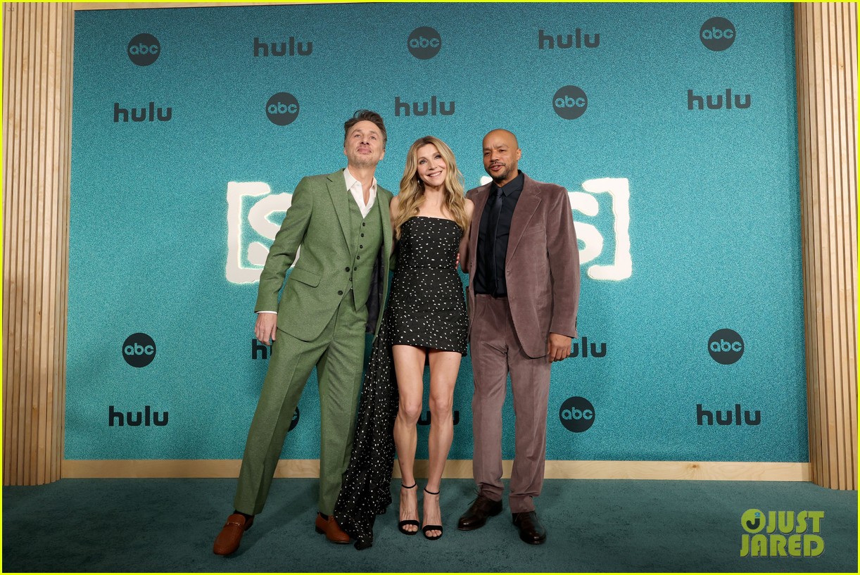 scrubs reboot red carpet premiere 035285114