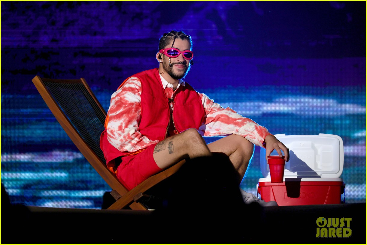 Tit Me Pregunt Lyrics English Translation Meaning Will Bad Bad Bunny 05