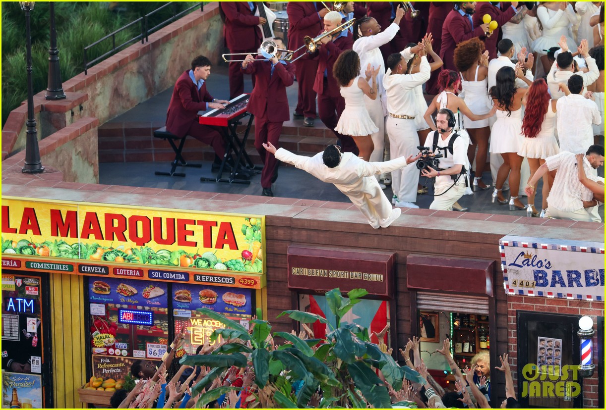 tonita bad bunny 015280123