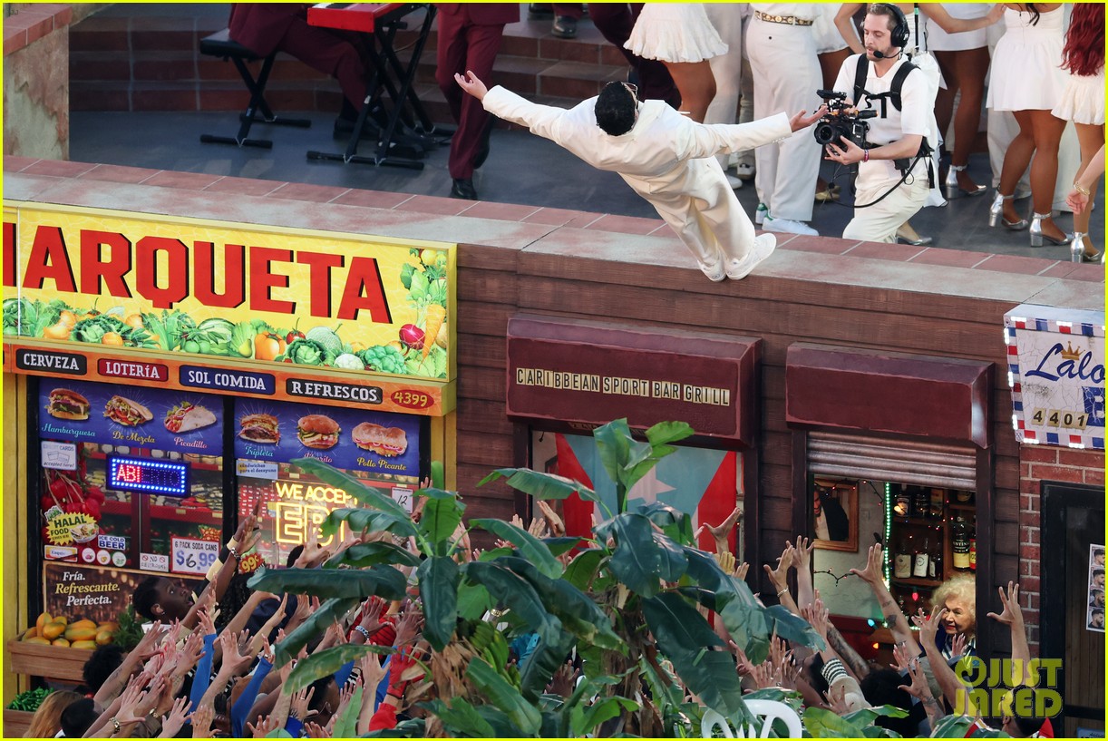 tonita bad bunny 025280124