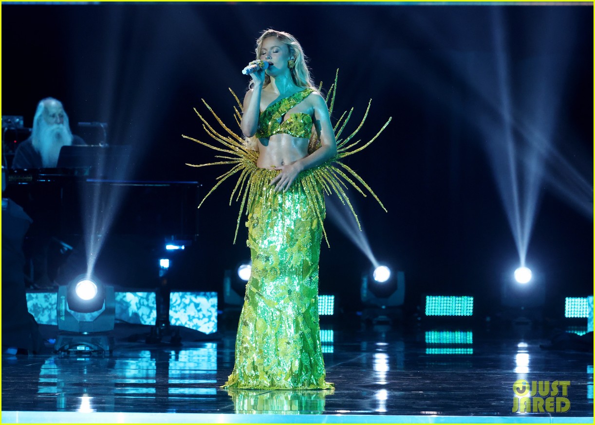 Zara Larsson Performs 'Midnight Sun' at Grammys Premiere Ceremony