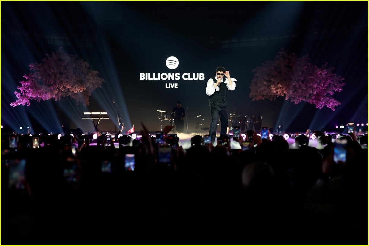 Bad Bunny Biilions Club Live T-shirt XS Bad Bunny Performs First 