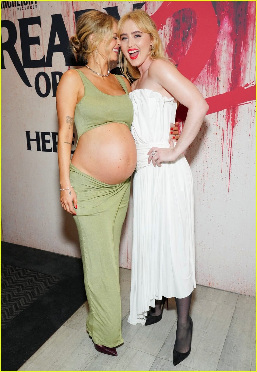 Samara Weaving showing her baby bump at the LA screening