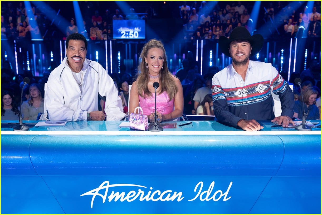 Carrie Underwood Wears a 'Romy & Michele' Costume for 90s Night on 'American Idol': Photo 5305168 | American Idol, Carrie Underwood, Romy & Michele's High School Reunion Photos | Just Jared: Entertainment News