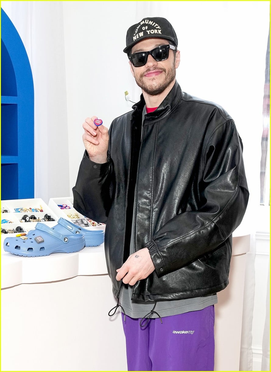 pete davidson picks out crocs for his baby 075312061