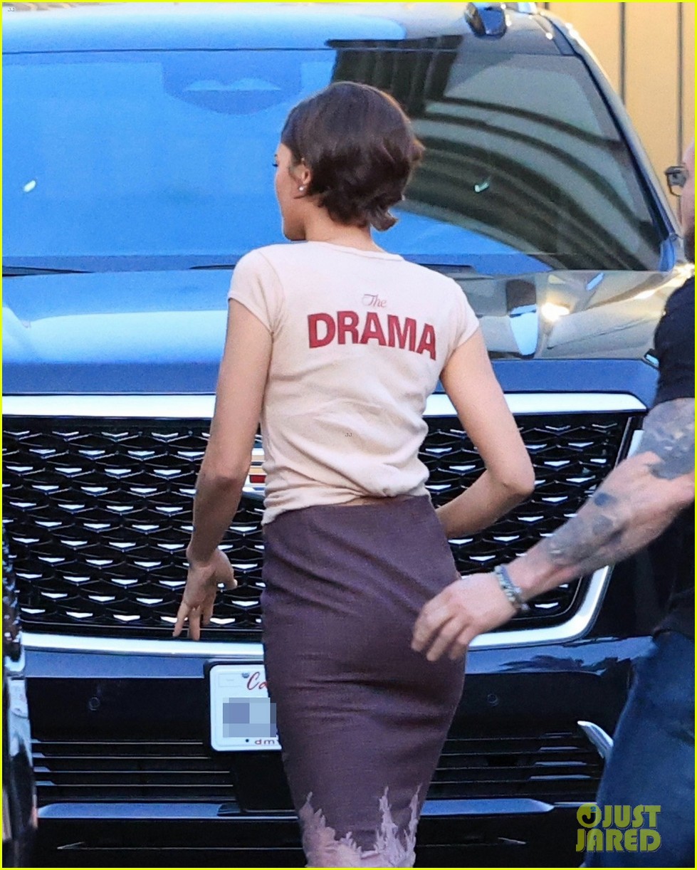 Zendaya & Robert Pattinson Greet Fans While Arriving for Special ...