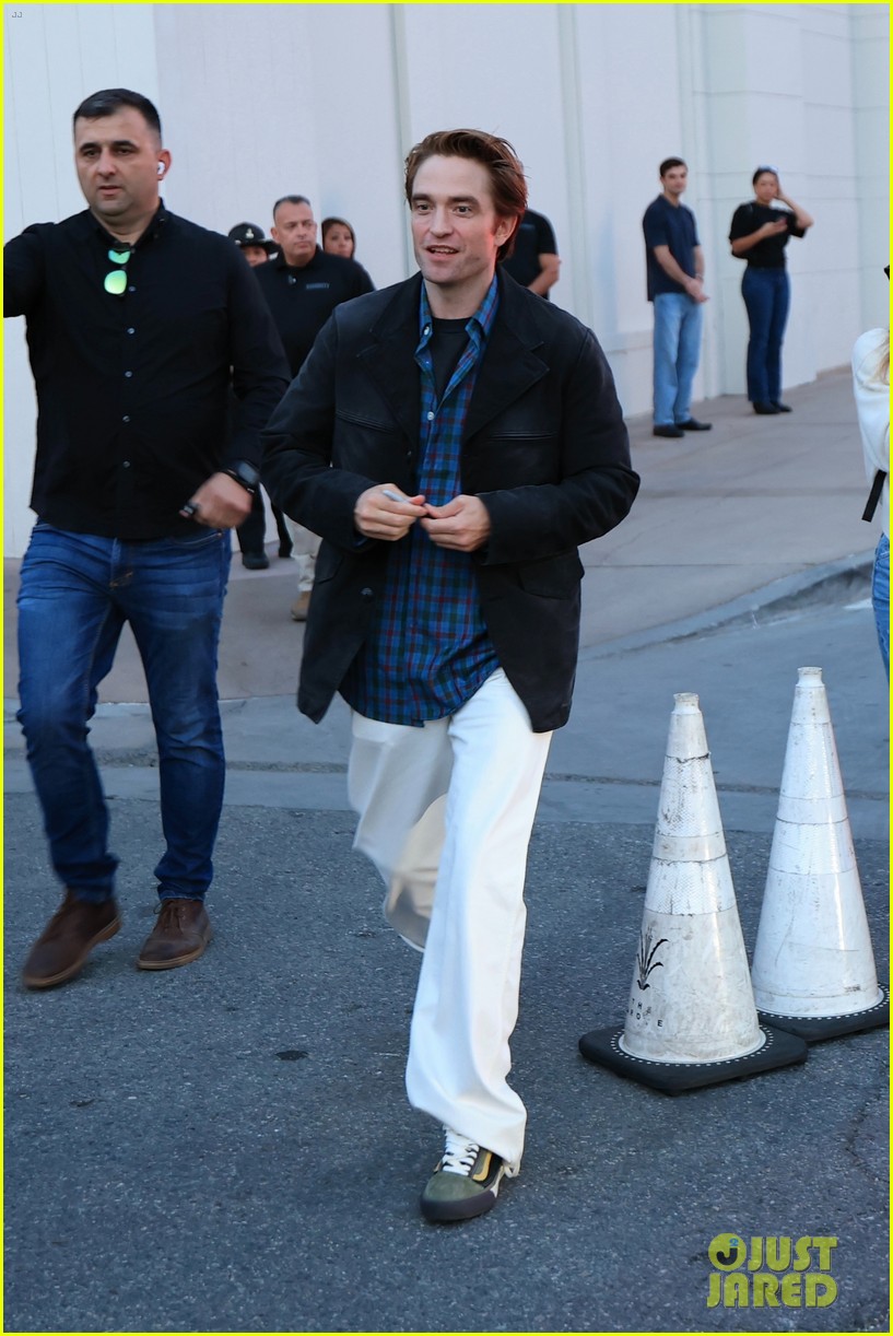 Zendaya & Robert Pattinson Greet Fans While Arriving for Special ...