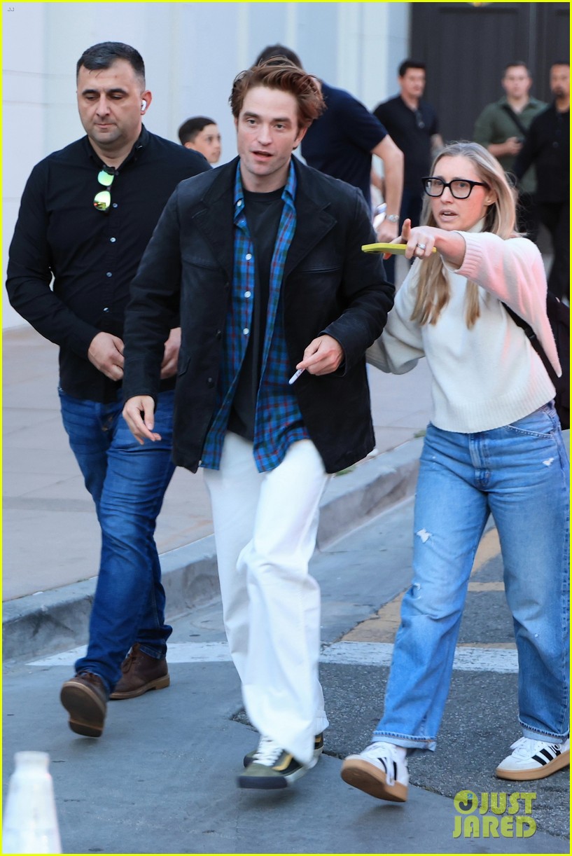 Zendaya & Robert Pattinson Greet Fans While Arriving for Special ...