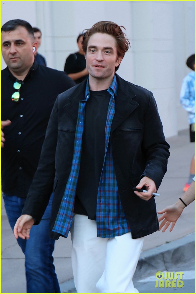 Zendaya & Robert Pattinson Greet Fans While Arriving for Special ...