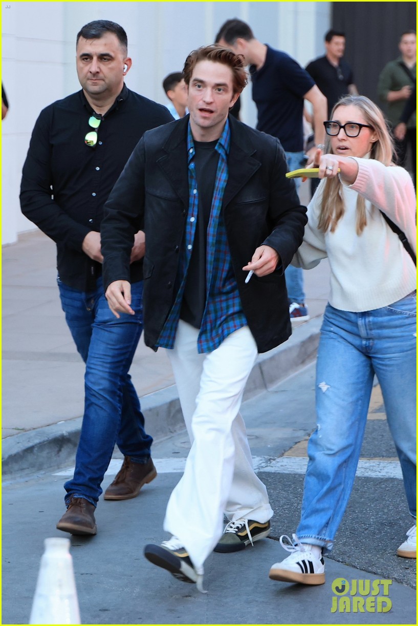 Zendaya & Robert Pattinson Greet Fans While Arriving for Special ...