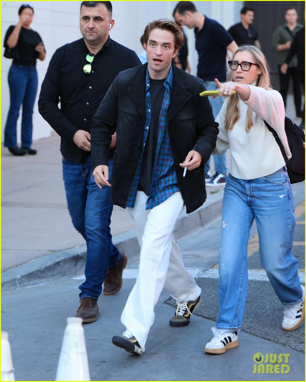 Zendaya & Robert Pattinson Greet Fans While Arriving for Special ...