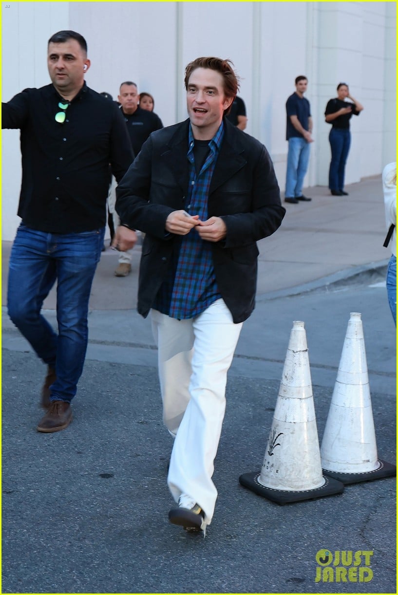 Zendaya & Robert Pattinson Greet Fans While Arriving for Special ...