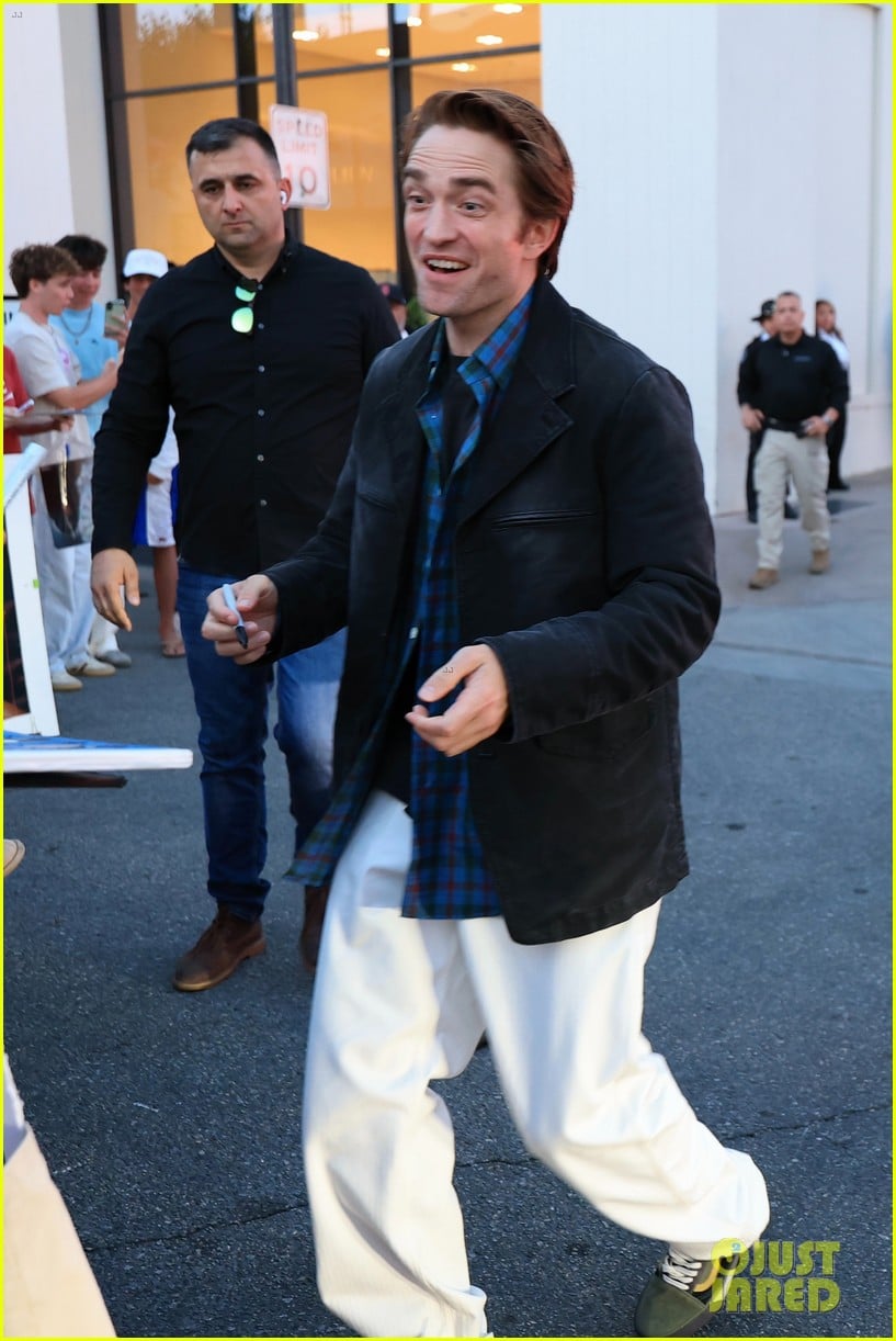 Zendaya & Robert Pattinson Greet Fans While Arriving for Special ...