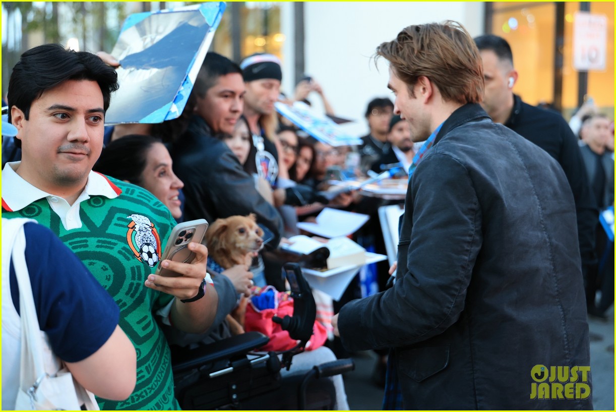 Zendaya & Robert Pattinson Greet Fans While Arriving for Special ...