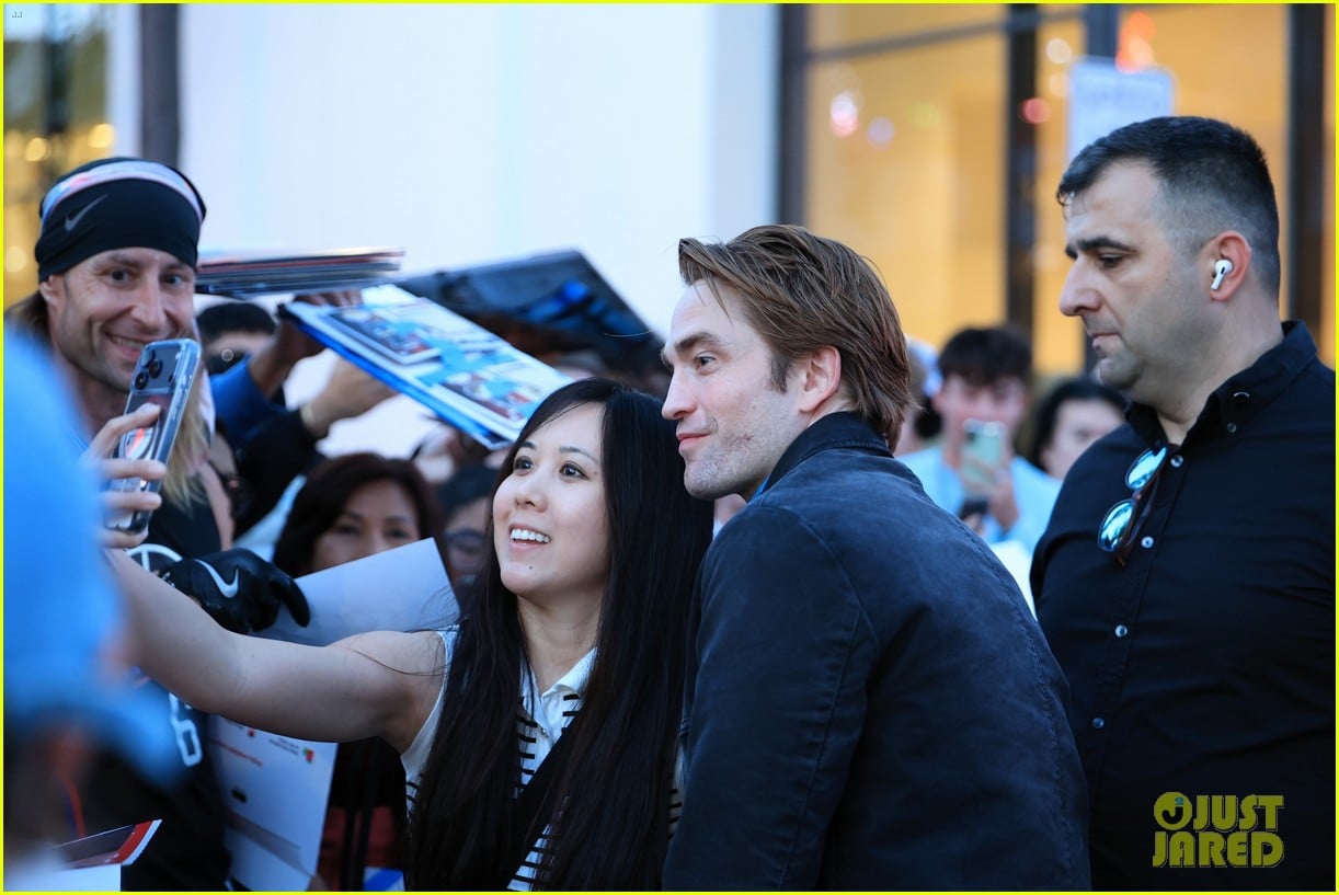 Zendaya & Robert Pattinson Greet Fans While Arriving for Special ...