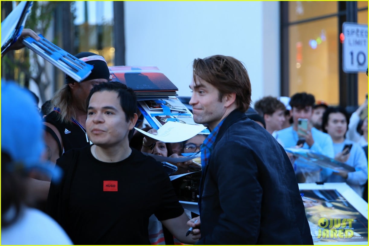 Zendaya & Robert Pattinson Greet Fans While Arriving for Special ...