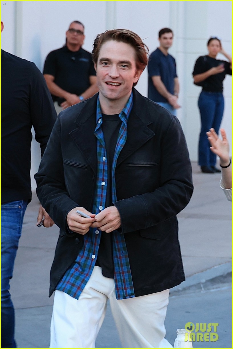 Zendaya & Robert Pattinson Greet Fans While Arriving for Special ...
