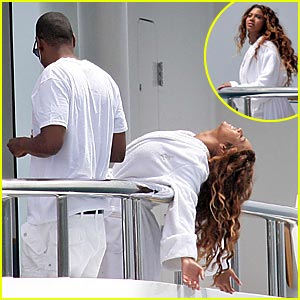 Beyonce Hangs Off Balcony