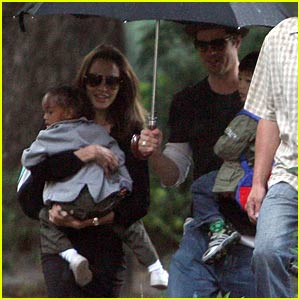 Brad & Angelina Carry Kids to School