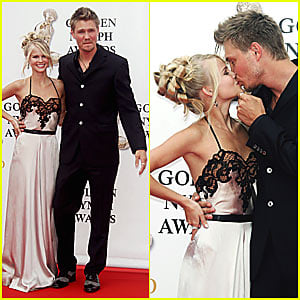 Chad & Kenzie Kiss on the Red Carpet