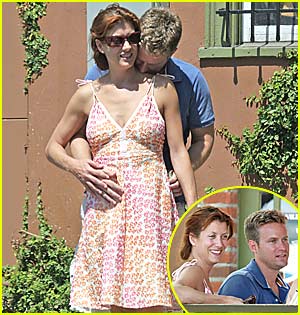 Kate Walsh Rubs Belly, is Pregnant?