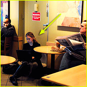 Chelsea Clinton Sits on the Floor of Starbucks