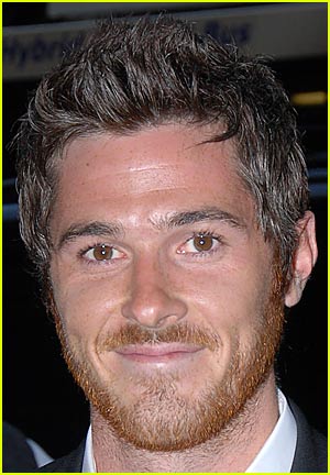 Dave Annable's Mismatching Head of Hair
