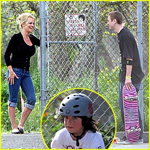 Pam Anderson Cruises the Skateboard Park
