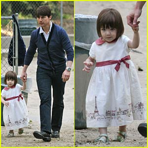 Tom Cruise and Suri Play at the Park
