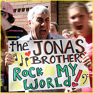 Taylor Hicks is The Jonas Brothers' Biggest Fan