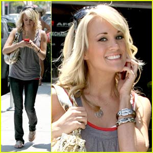 Carrie Underwood is a Cheerful Giver