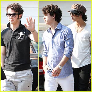 The Jonas Brothers Burn Up Verizon