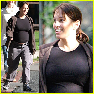 Amy Jo Johnson: Pink Power Ranger About to Pop!