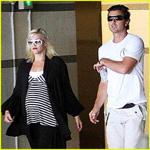 Gwen Stefani: Check In, Check Out, Check Up!