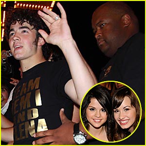 Kevin Jonas: Team Demi and Selena!