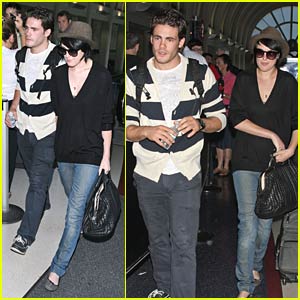Rumer Willis Doesn't Fly Solo