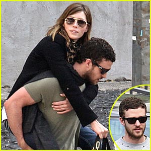 Justin Timberlake Gives Jessica Biel Piggyback Ride