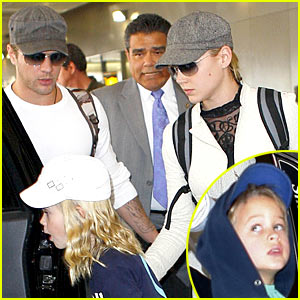 Ryan Phillippe Spends Thanksgiving With The Kids