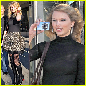 Taylor Swift Snaps the Paps