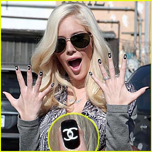 Heidi Montag: Chanel Fingernails!